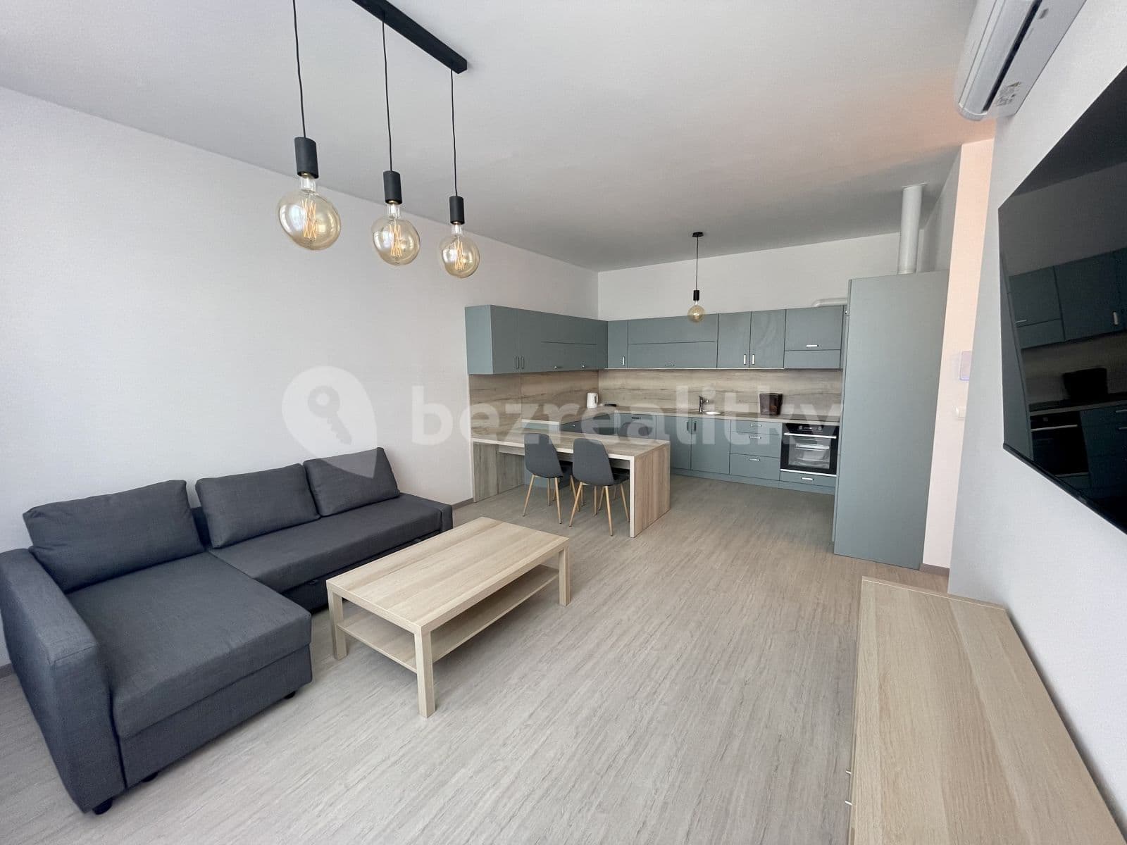Prenájom bytu 2-izbový 62 m², Tomášikova, Ružinov, Bratislavský kraj Prenájom bytu 2-izbový 62 m², Tomášikova, Ružinov, Bratislavský kraj