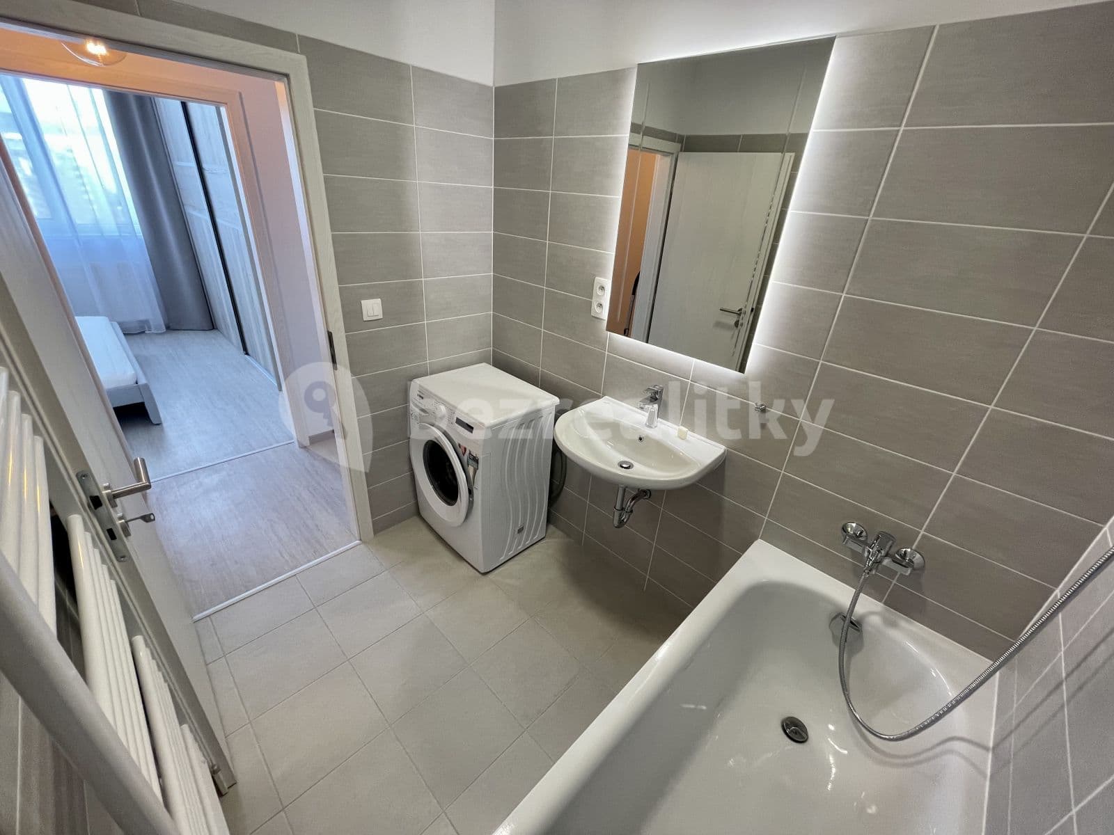 Prenájom bytu 2-izbový 62 m², Tomášikova, Ružinov, Bratislavský kraj Prenájom bytu 2-izbový 62 m², Tomášikova, Ružinov, Bratislavský kraj