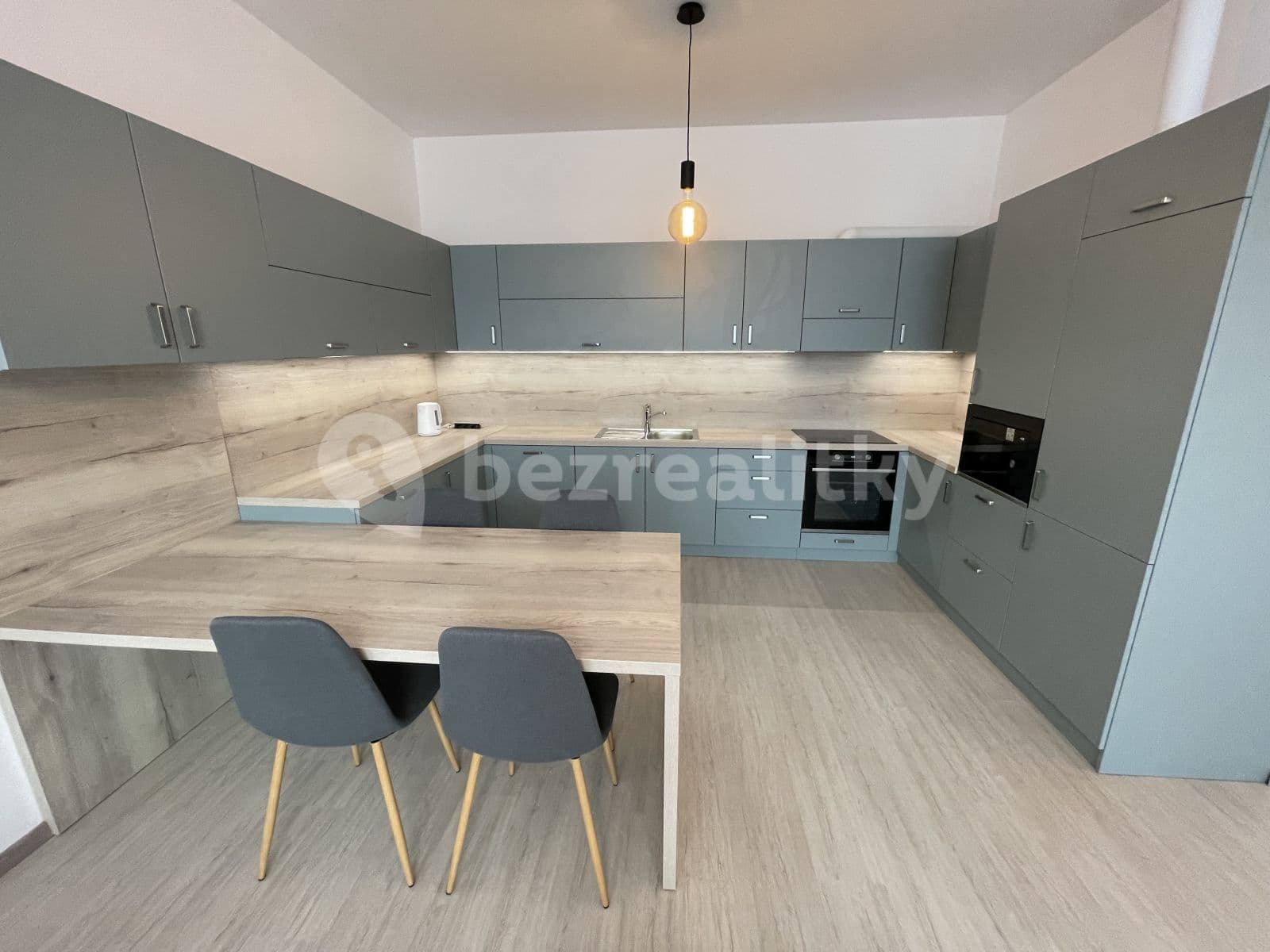Prenájom bytu 2-izbový 62 m², Tomášikova, Ružinov, Bratislavský kraj Prenájom bytu 2-izbový 62 m², Tomášikova, Ružinov, Bratislavský kraj