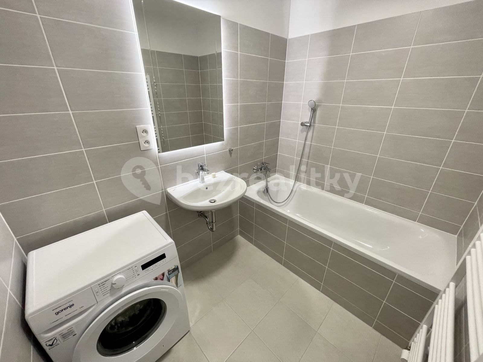 Prenájom bytu 2-izbový 62 m², Tomášikova, Ružinov, Bratislavský kraj Prenájom bytu 2-izbový 62 m², Tomášikova, Ružinov, Bratislavský kraj