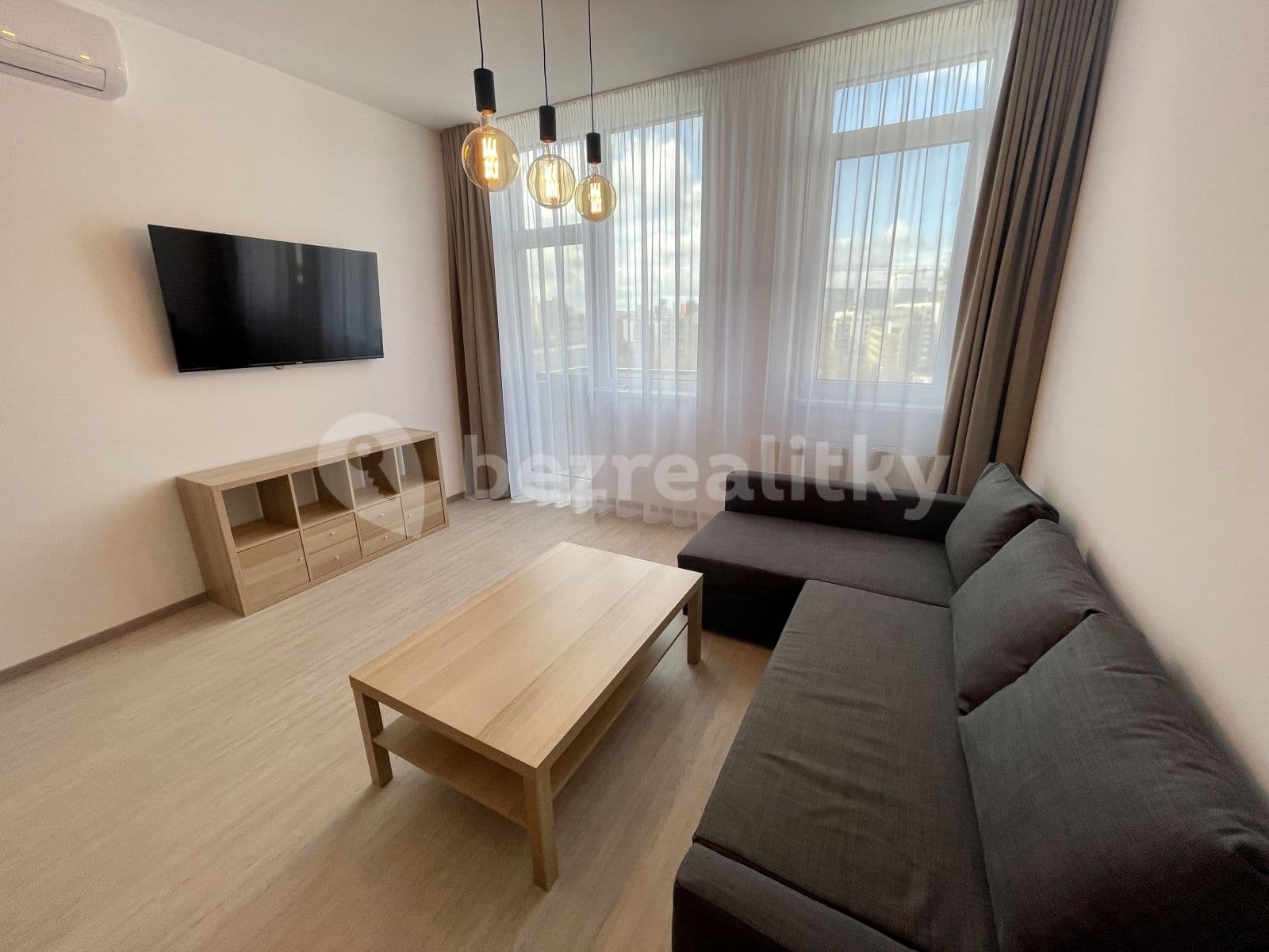 Prenájom bytu 2-izbový 62 m², Tomášikova, Ružinov, Bratislavský kraj Prenájom bytu 2-izbový 62 m², Tomášikova, Ružinov, Bratislavský kraj
