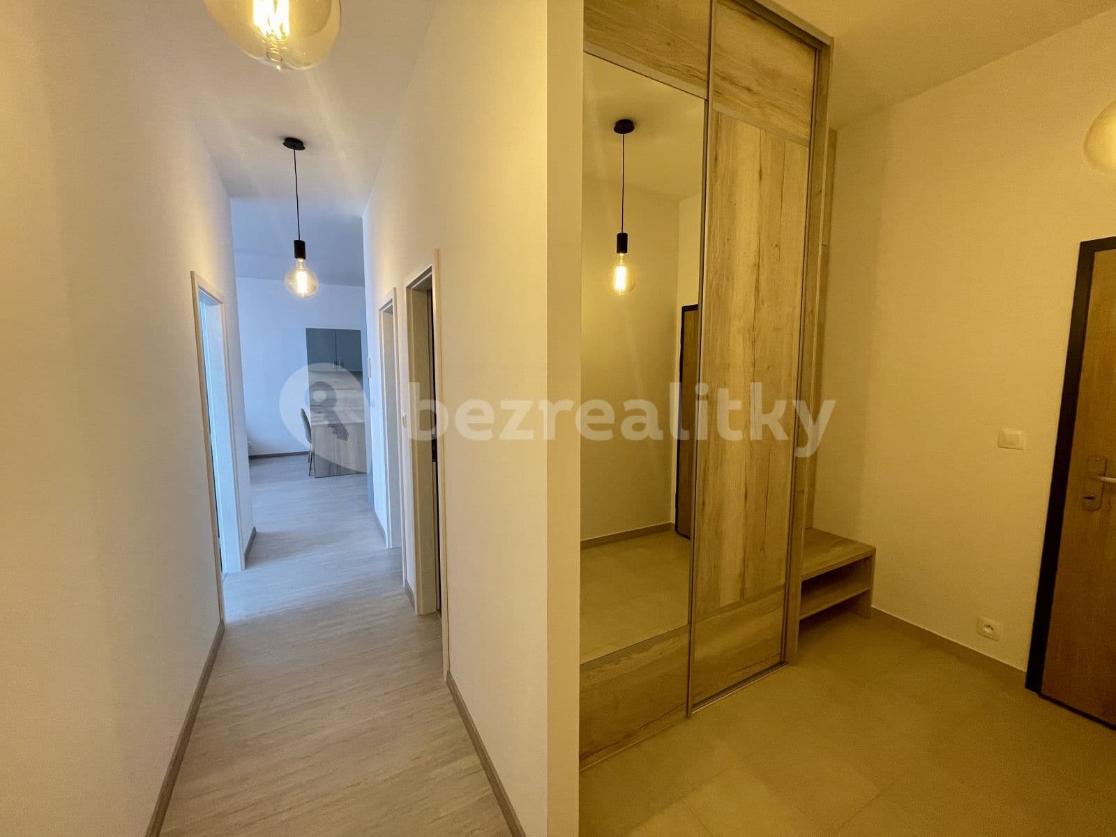 Prenájom bytu 2-izbový 62 m², Tomášikova, Ružinov, Bratislavský kraj Prenájom bytu 2-izbový 62 m², Tomášikova, Ružinov, Bratislavský kraj