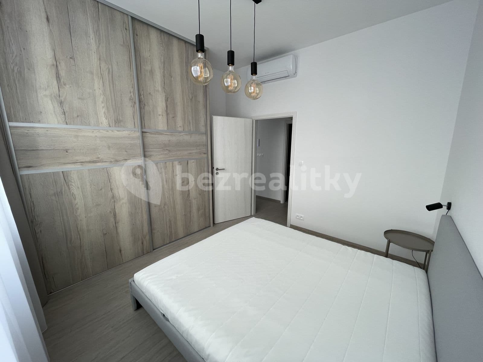 Prenájom bytu 2-izbový 62 m², Tomášikova, Ružinov, Bratislavský kraj Prenájom bytu 2-izbový 62 m², Tomášikova, Ružinov, Bratislavský kraj