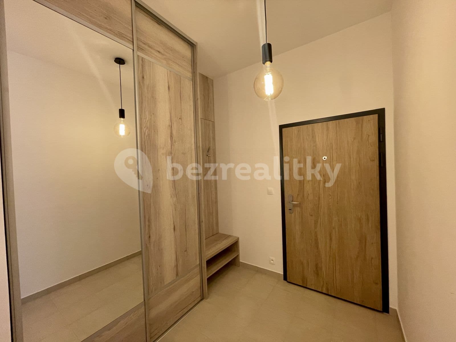 Prenájom bytu 2-izbový 62 m², Tomášikova, Ružinov, Bratislavský kraj Prenájom bytu 2-izbový 62 m², Tomášikova, Ružinov, Bratislavský kraj