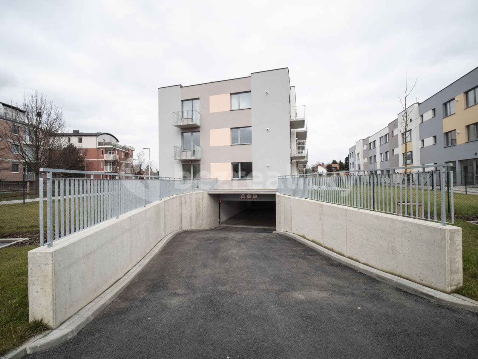 Prenájom garáže 12 m², Formanská, Praha, Praha Prenájom garáže 12 m², Formanská, Praha, Praha