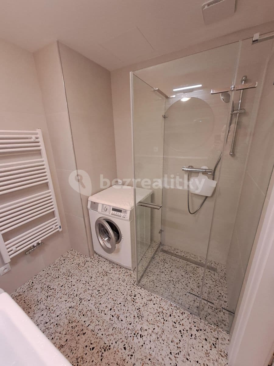 Prenájom bytu 2-izbový 56 m², V Háji, Praha, Praha Prenájom bytu 2-izbový 56 m², V Háji, Praha, Praha