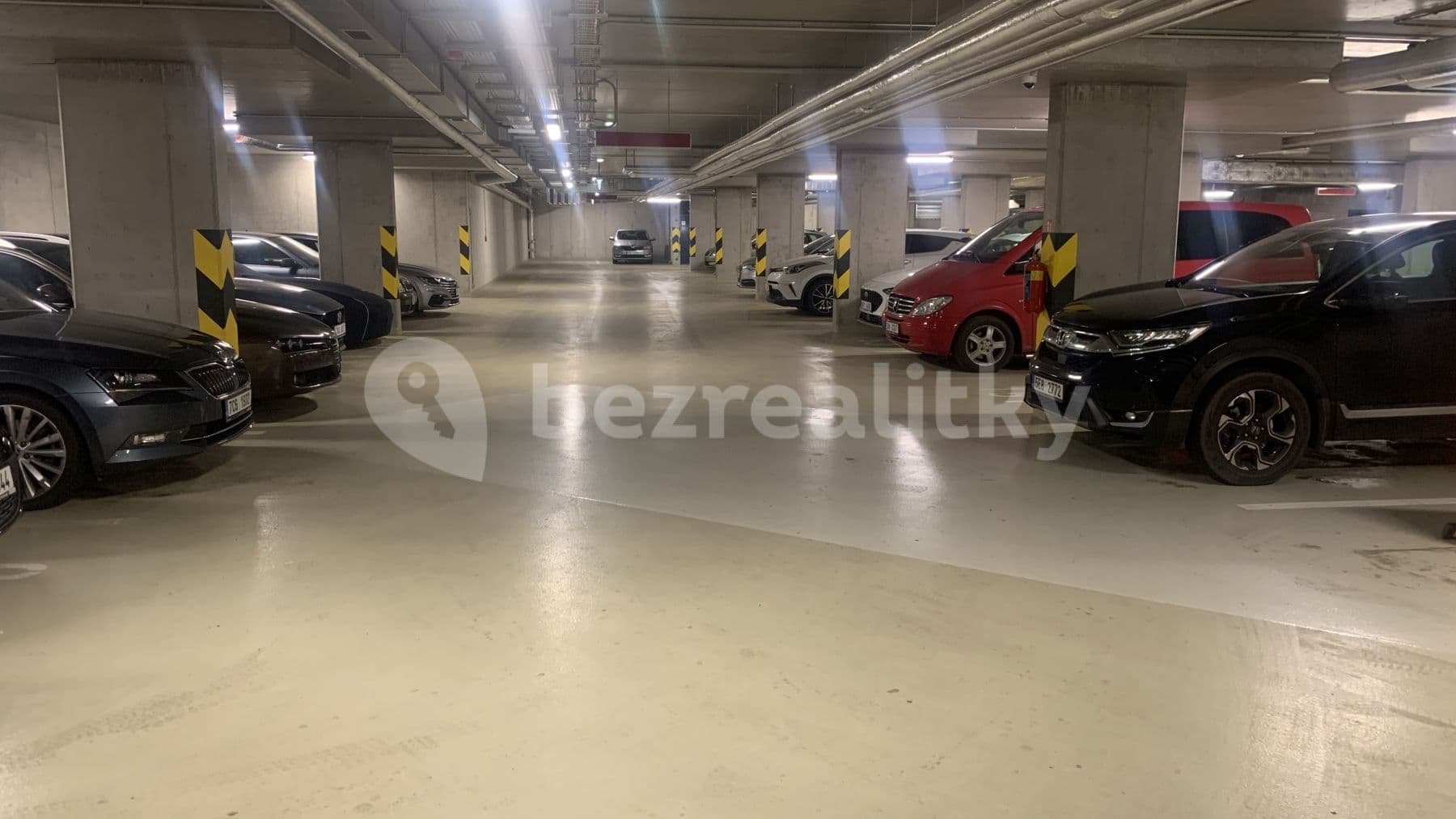 Prenájom garáže 16 m², Zvěřinova, Praha, Praha Prenájom garáže 16 m², Zvěřinova, Praha, Praha