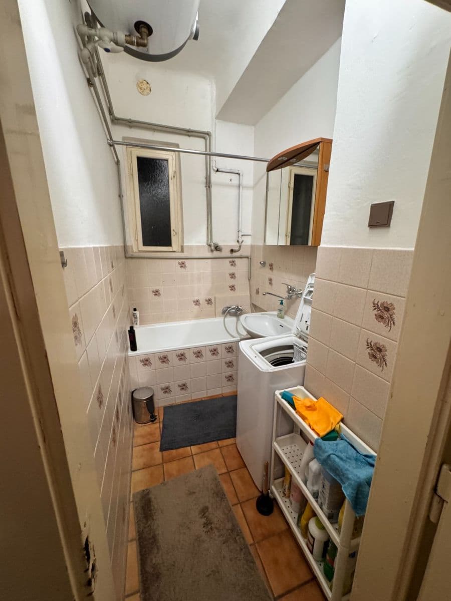 Prenájom bytu 2-izbový 55 m², Komunardů, Praha, Praha Prenájom bytu 2-izbový 55 m², Komunardů, Praha, Praha