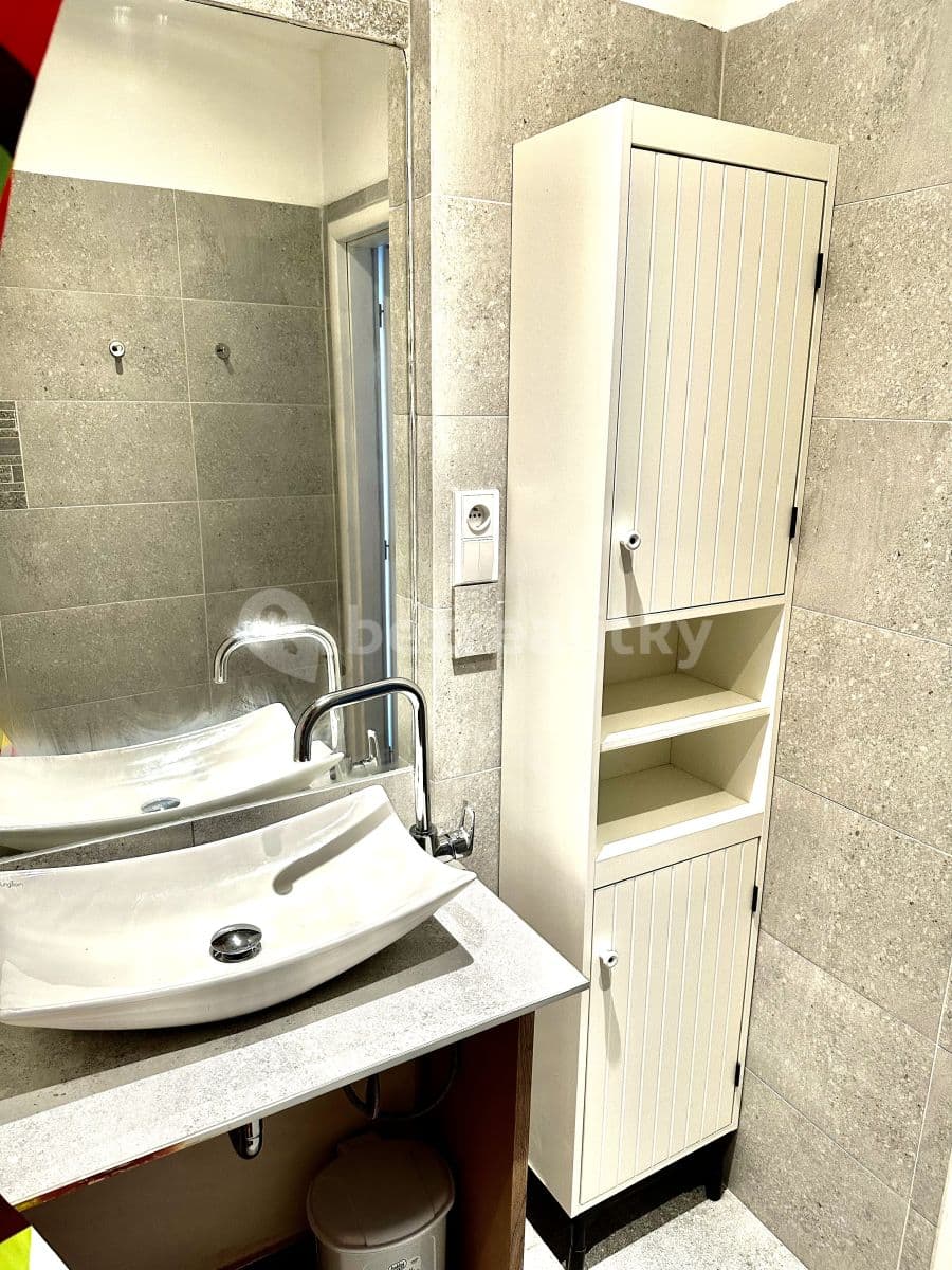 Prenájom bytu 2-izbový 45 m², Ke Strašnické, Praha, Praha Prenájom bytu 2-izbový 45 m², Ke Strašnické, Praha, Praha
