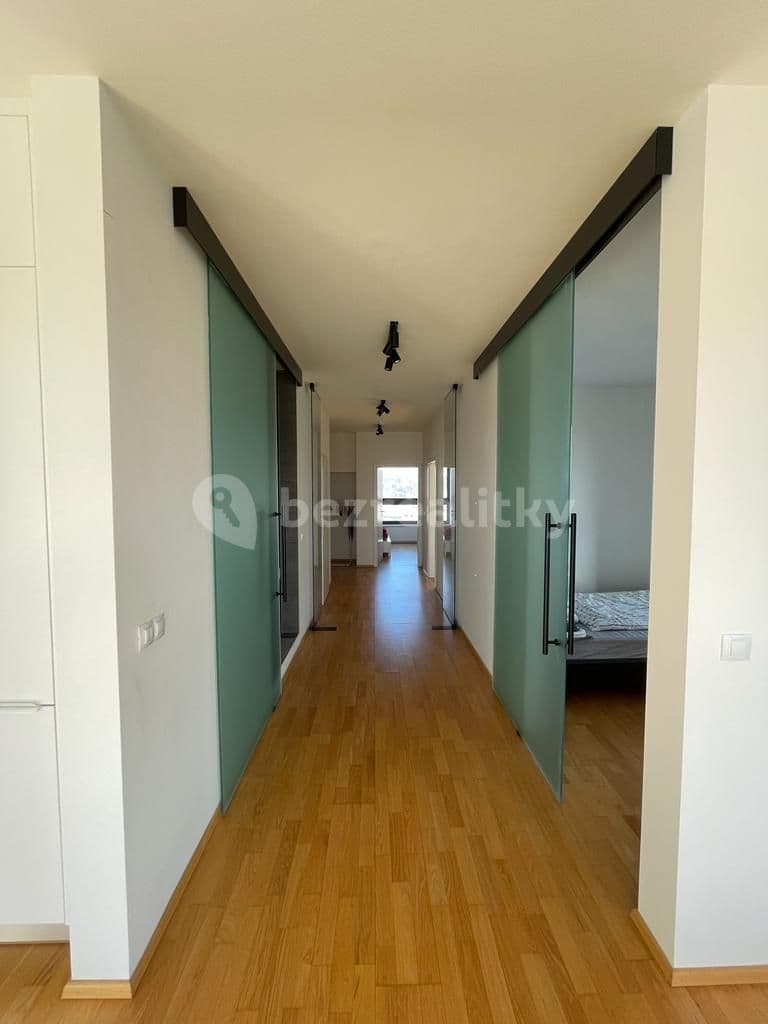 Prenájom bytu 4-izbový 90 m², U Uranie, Praha, Praha Prenájom bytu 4-izbový 90 m², U Uranie, Praha, Praha