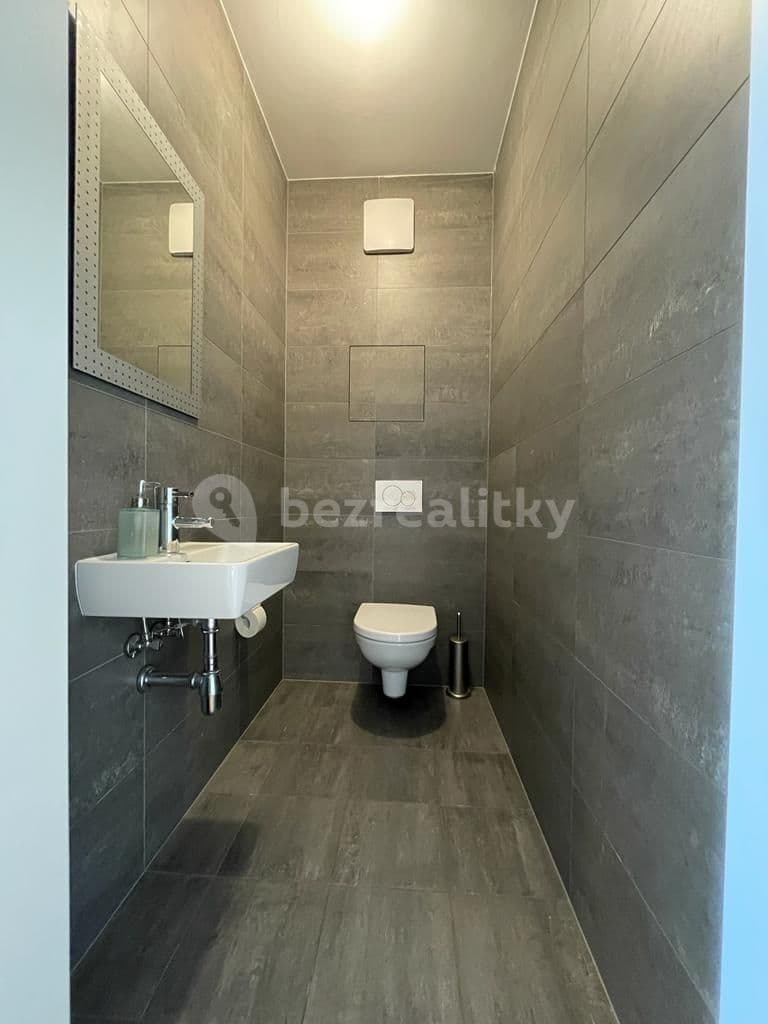 Prenájom bytu 4-izbový 90 m², U Uranie, Praha, Praha Prenájom bytu 4-izbový 90 m², U Uranie, Praha, Praha