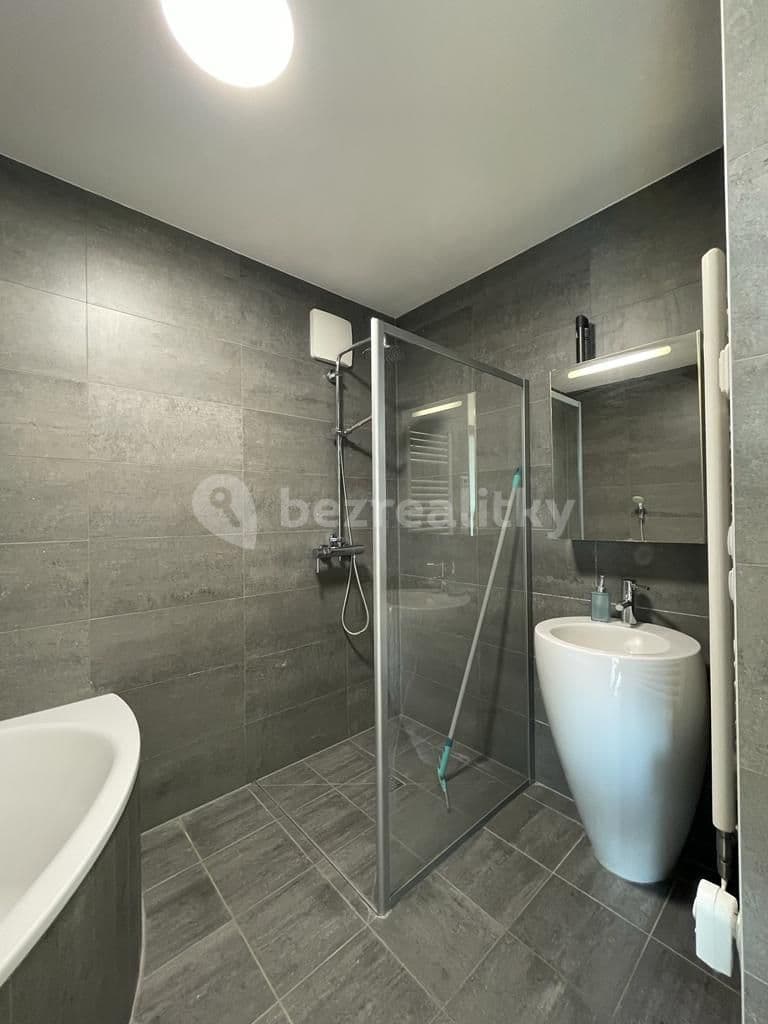 Prenájom bytu 4-izbový 90 m², U Uranie, Praha, Praha Prenájom bytu 4-izbový 90 m², U Uranie, Praha, Praha