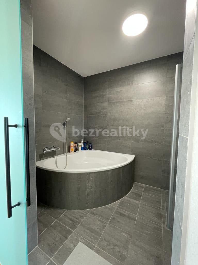 Prenájom bytu 4-izbový 90 m², U Uranie, Praha, Praha Prenájom bytu 4-izbový 90 m², U Uranie, Praha, Praha