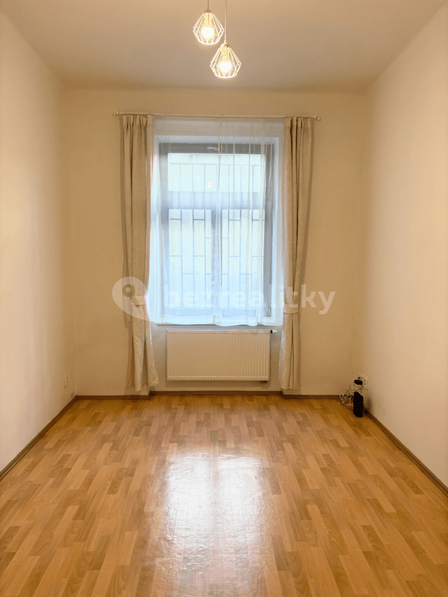Prenájom bytu 1-izbový 40 m², Březinova, Praha, Praha