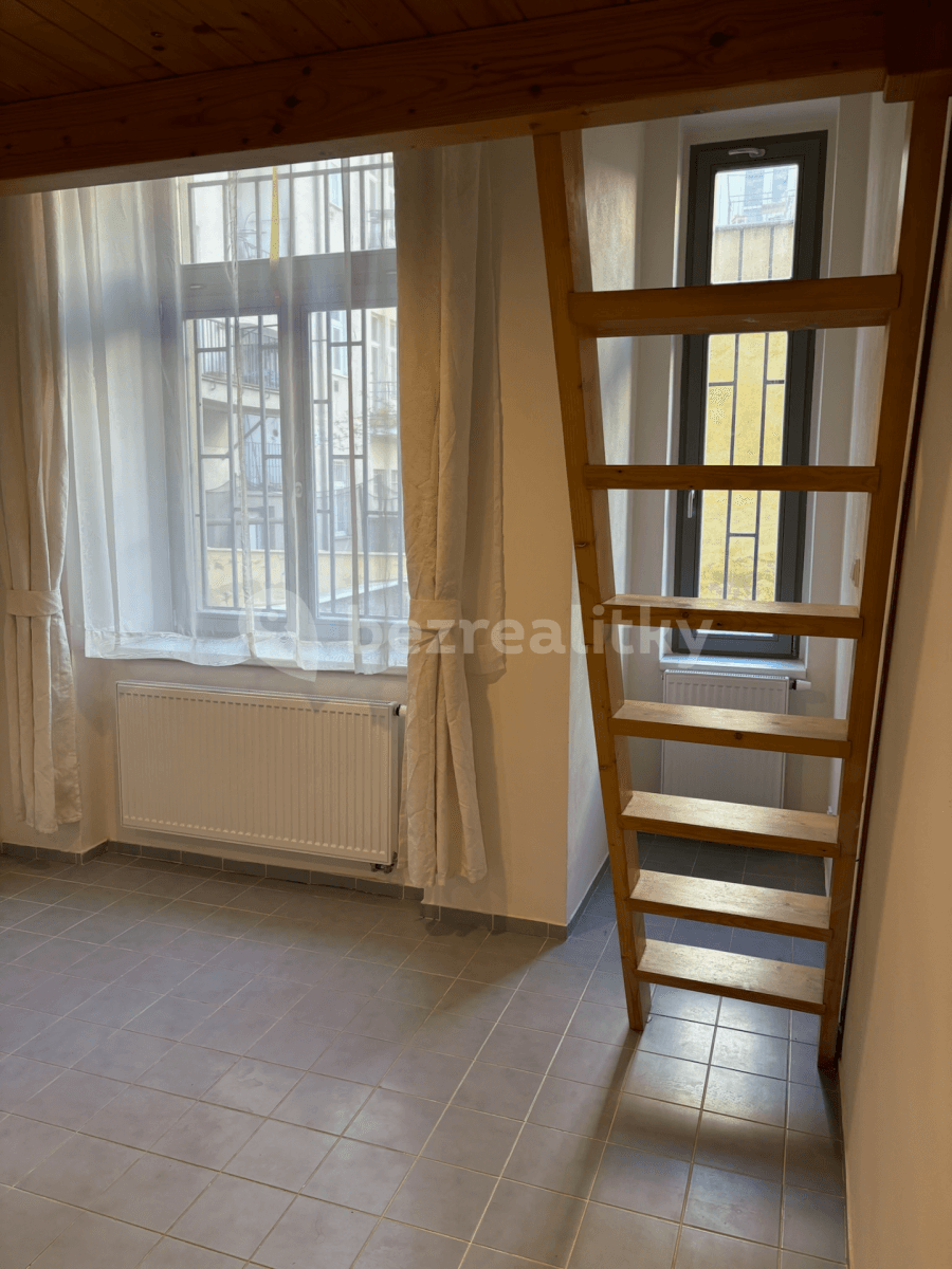 Prenájom bytu 1-izbový 40 m², Březinova, Praha, Praha