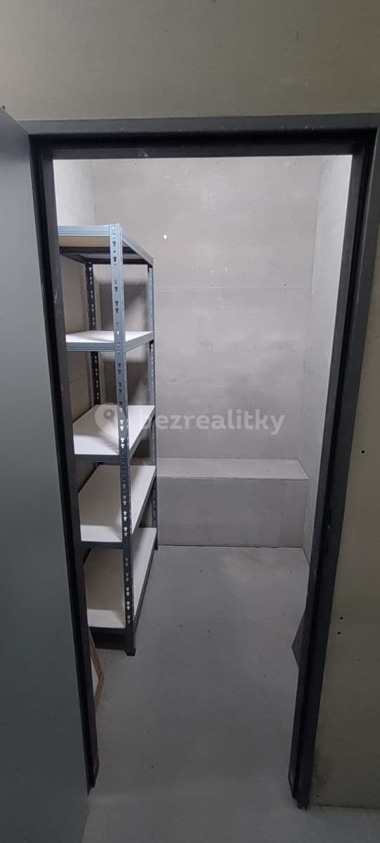Prenájom bytu 1-izbový 40 m², Roháčova, Praha, Praha Prenájom bytu 1-izbový 40 m², Roháčova, Praha, Praha