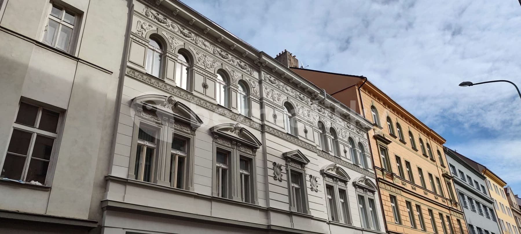 Prenájom bytu 1-izbový 40 m², Roháčova, Praha, Praha Prenájom bytu 1-izbový 40 m², Roháčova, Praha, Praha