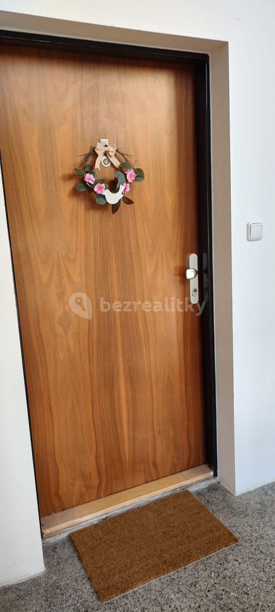Prenájom bytu 1-izbový 40 m², Roháčova, Praha, Praha Prenájom bytu 1-izbový 40 m², Roháčova, Praha, Praha
