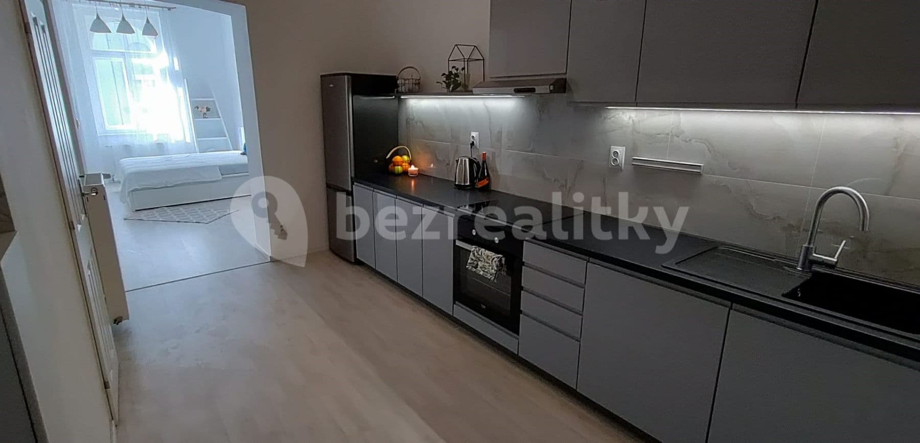 Prenájom bytu 1-izbový 40 m², Roháčova, Praha, Praha Prenájom bytu 1-izbový 40 m², Roháčova, Praha, Praha