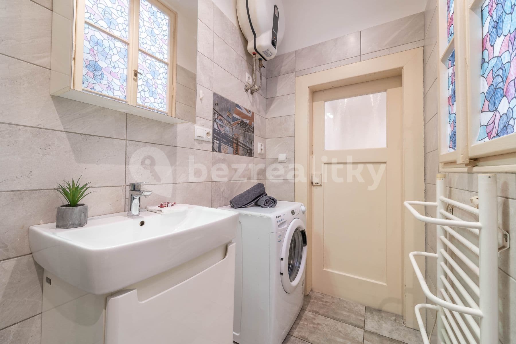 Prenájom bytu 2-izbový 46 m², Kodaňská, Praha, Praha Prenájom bytu 2-izbový 46 m², Kodaňská, Praha, Praha