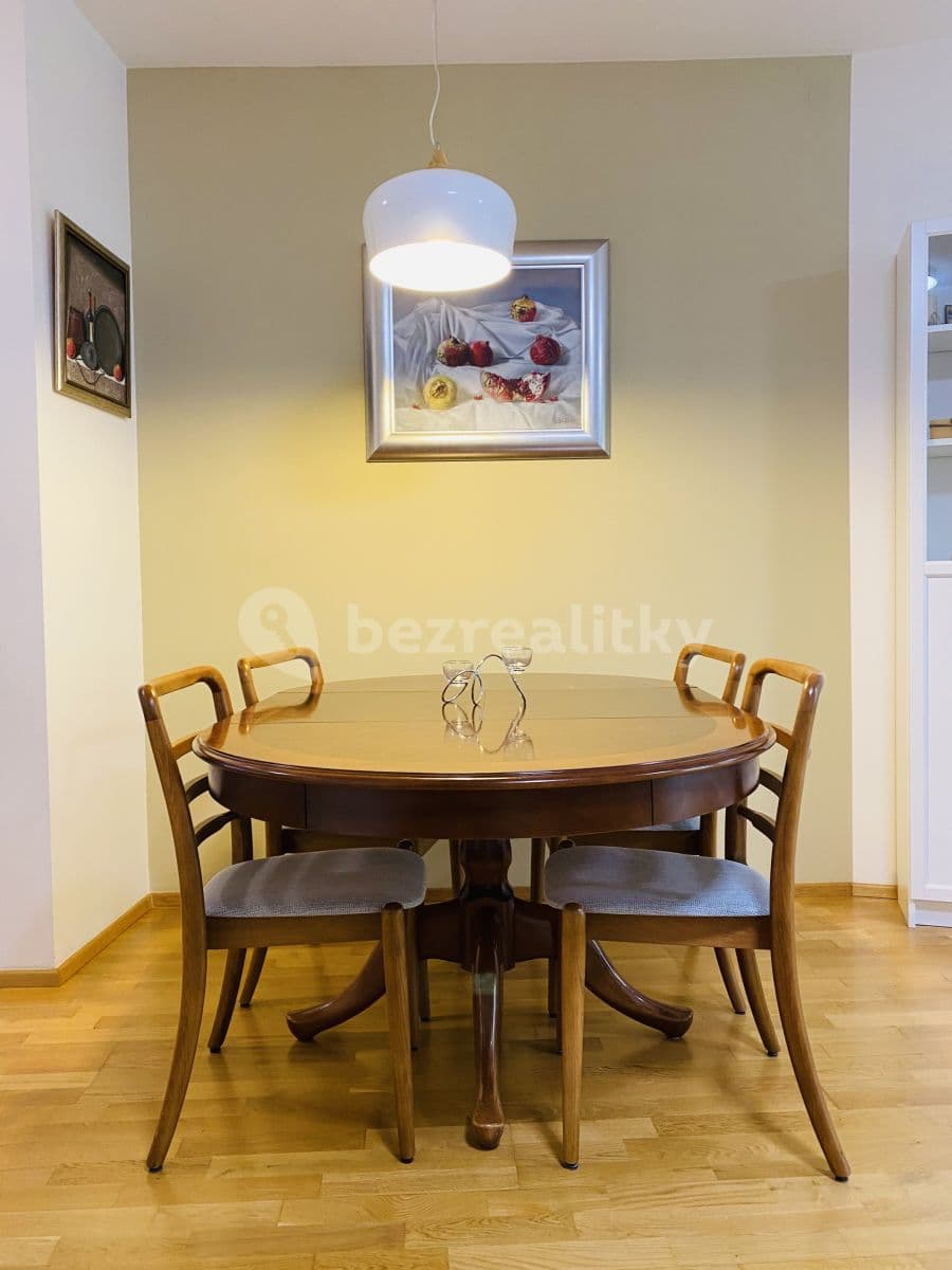 Prenájom bytu 3-izbový 100 m², Jeseniova, Praha, Praha Prenájom bytu 3-izbový 100 m², Jeseniova, Praha, Praha