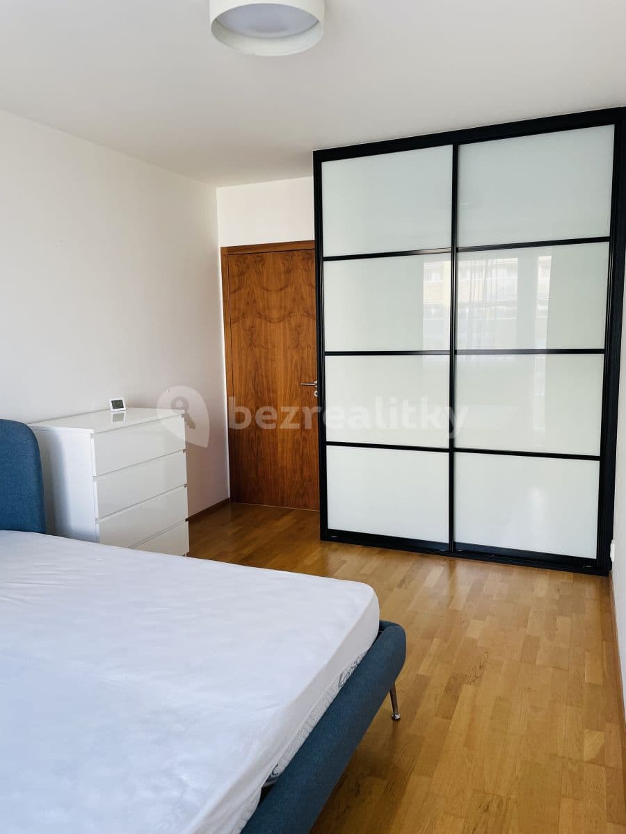 Prenájom bytu 3-izbový 100 m², Jeseniova, Praha, Praha Prenájom bytu 3-izbový 100 m², Jeseniova, Praha, Praha