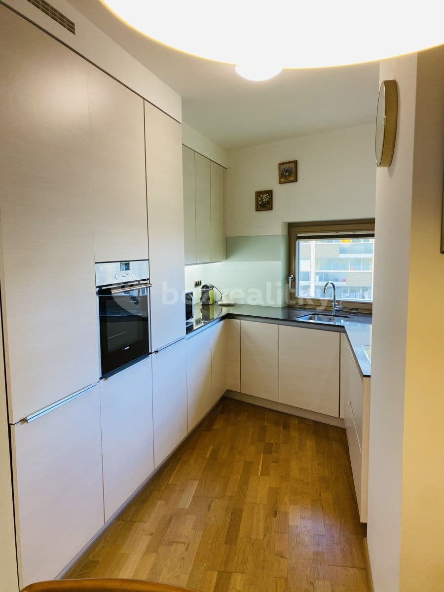 Prenájom bytu 3-izbový 100 m², Jeseniova, Praha, Praha Prenájom bytu 3-izbový 100 m², Jeseniova, Praha, Praha