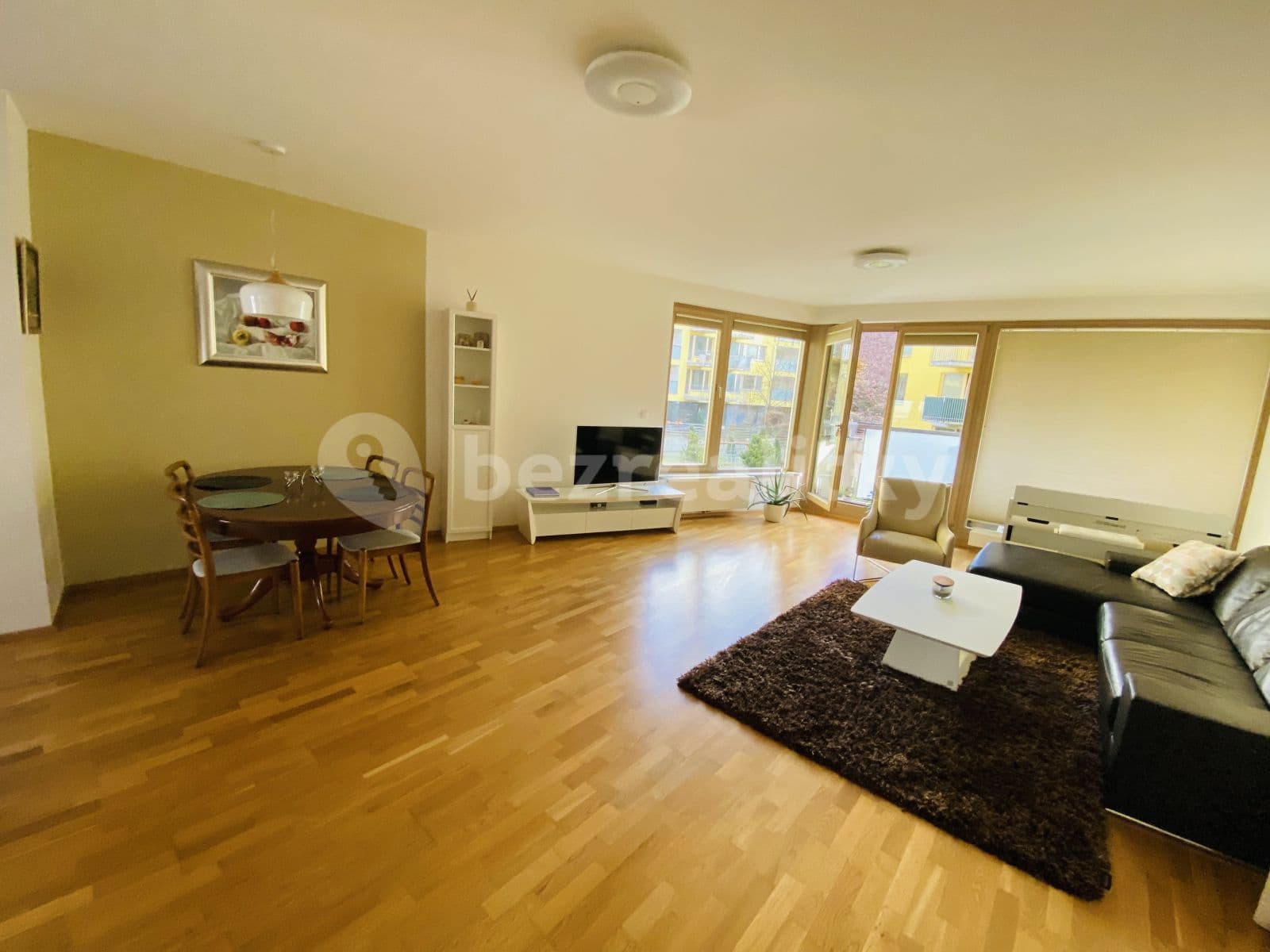 Prenájom bytu 3-izbový 100 m², Jeseniova, Praha, Praha Prenájom bytu 3-izbový 100 m², Jeseniova, Praha, Praha