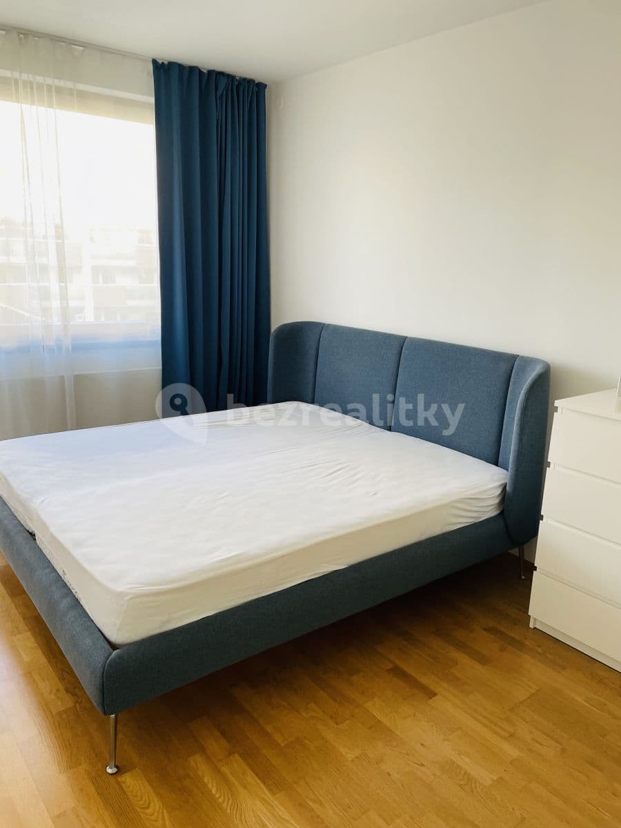 Prenájom bytu 3-izbový 100 m², Jeseniova, Praha, Praha Prenájom bytu 3-izbový 100 m², Jeseniova, Praha, Praha