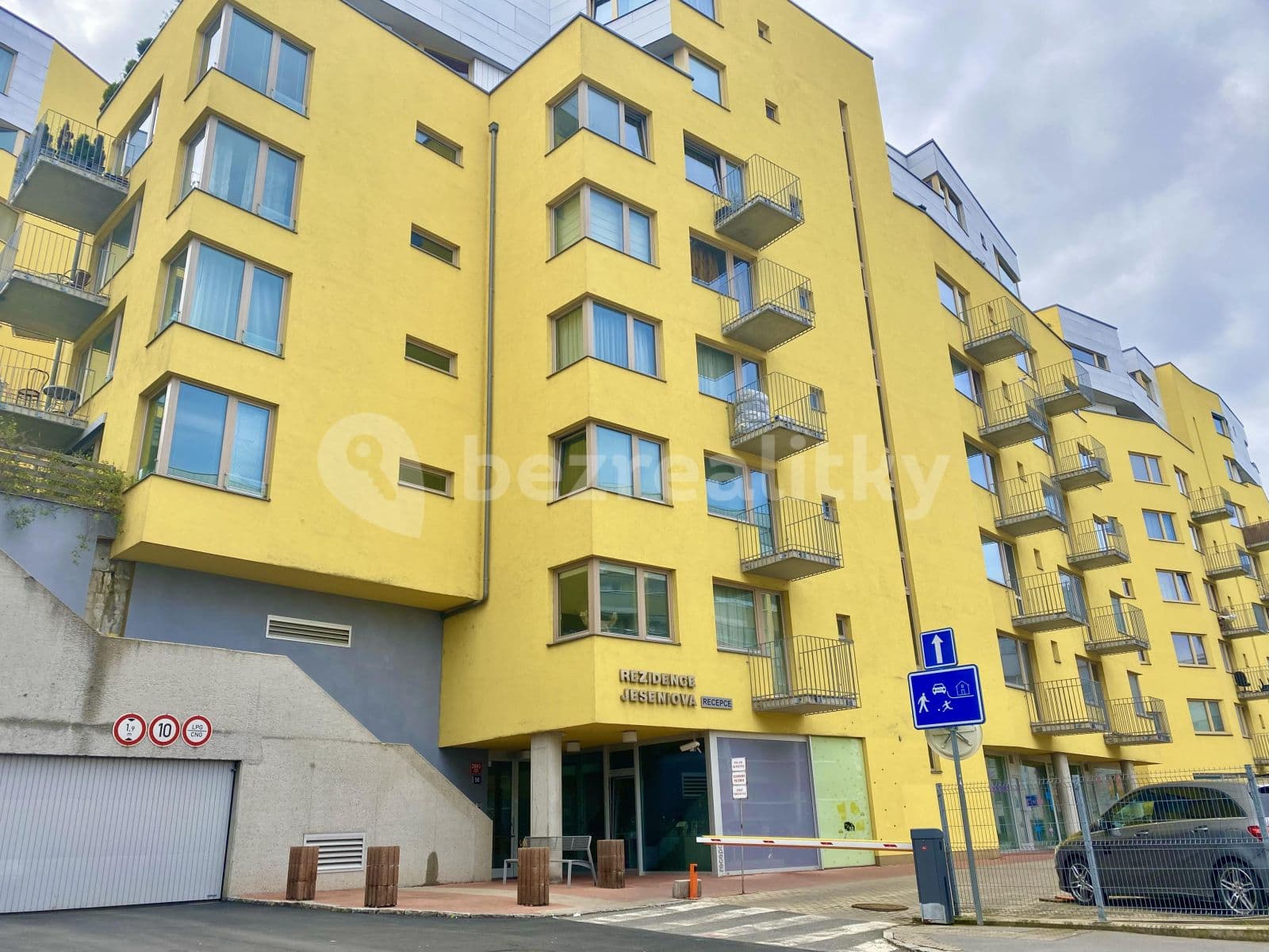 Prenájom bytu 3-izbový 100 m², Jeseniova, Praha, Praha Prenájom bytu 3-izbový 100 m², Jeseniova, Praha, Praha