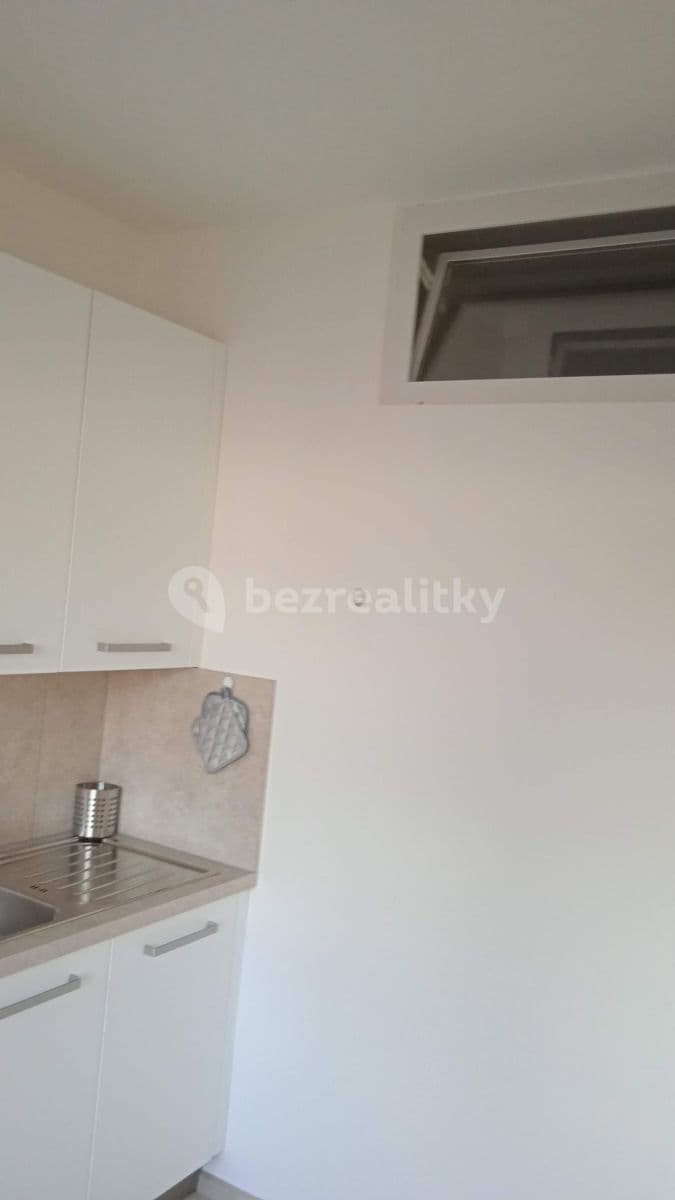 Prenájom bytu 1-izbový 40 m², Toužimská, Plzeň, Plzeňský kraj Prenájom bytu 1-izbový 40 m², Toužimská, Plzeň, Plzeňský kraj
