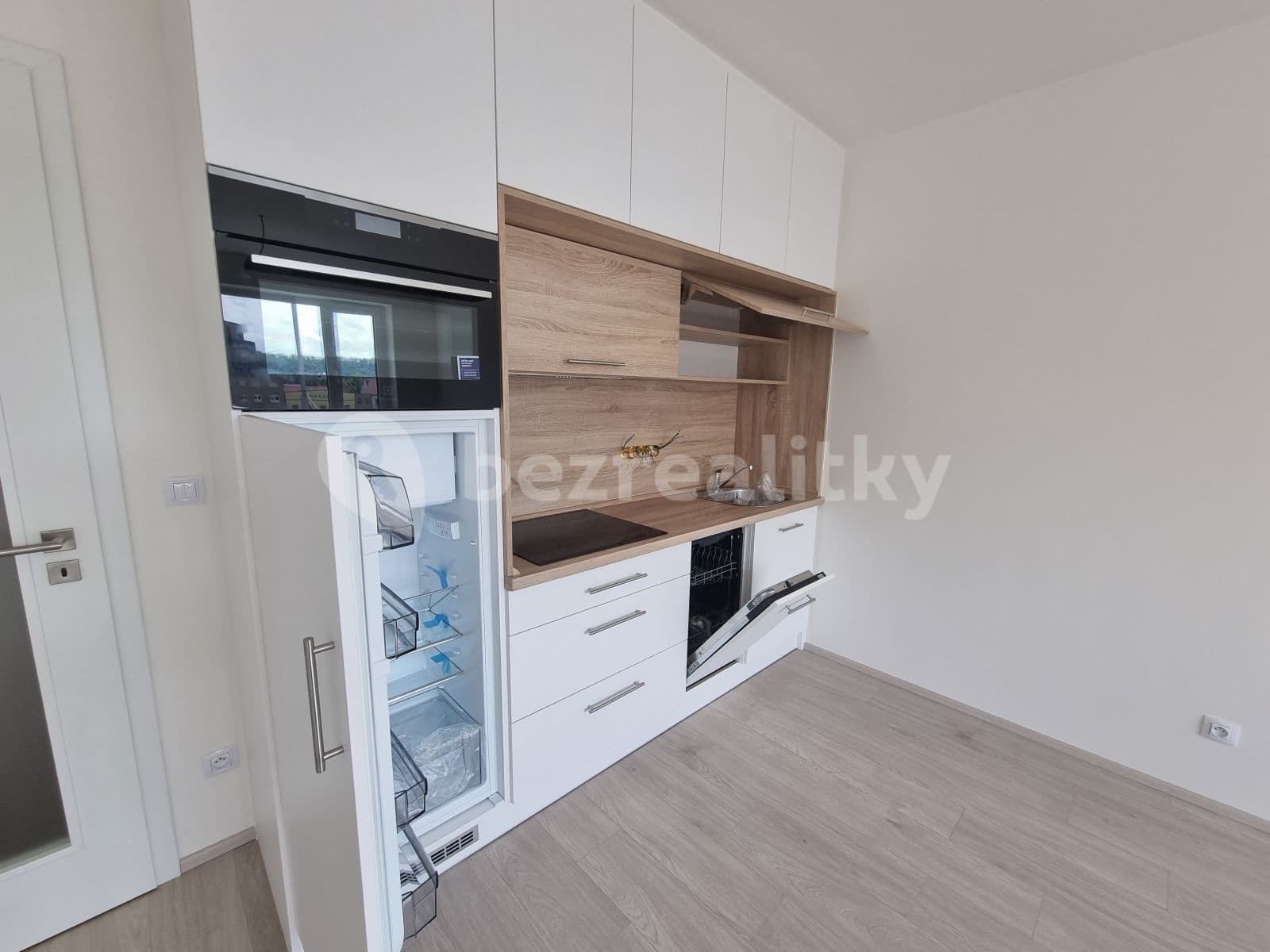 Prenájom bytu 2-izbový 52 m², Dělnická, Praha, Praha Prenájom bytu 2-izbový 52 m², Dělnická, Praha, Praha