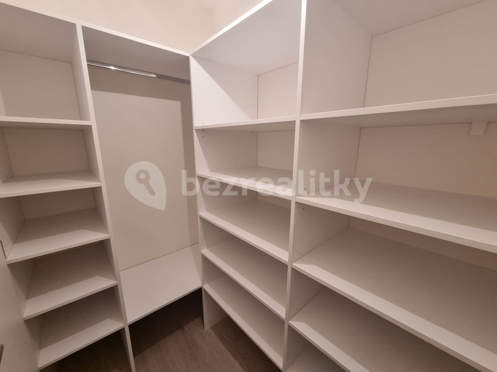 Prenájom bytu 2-izbový 52 m², Dělnická, Praha, Praha Prenájom bytu 2-izbový 52 m², Dělnická, Praha, Praha