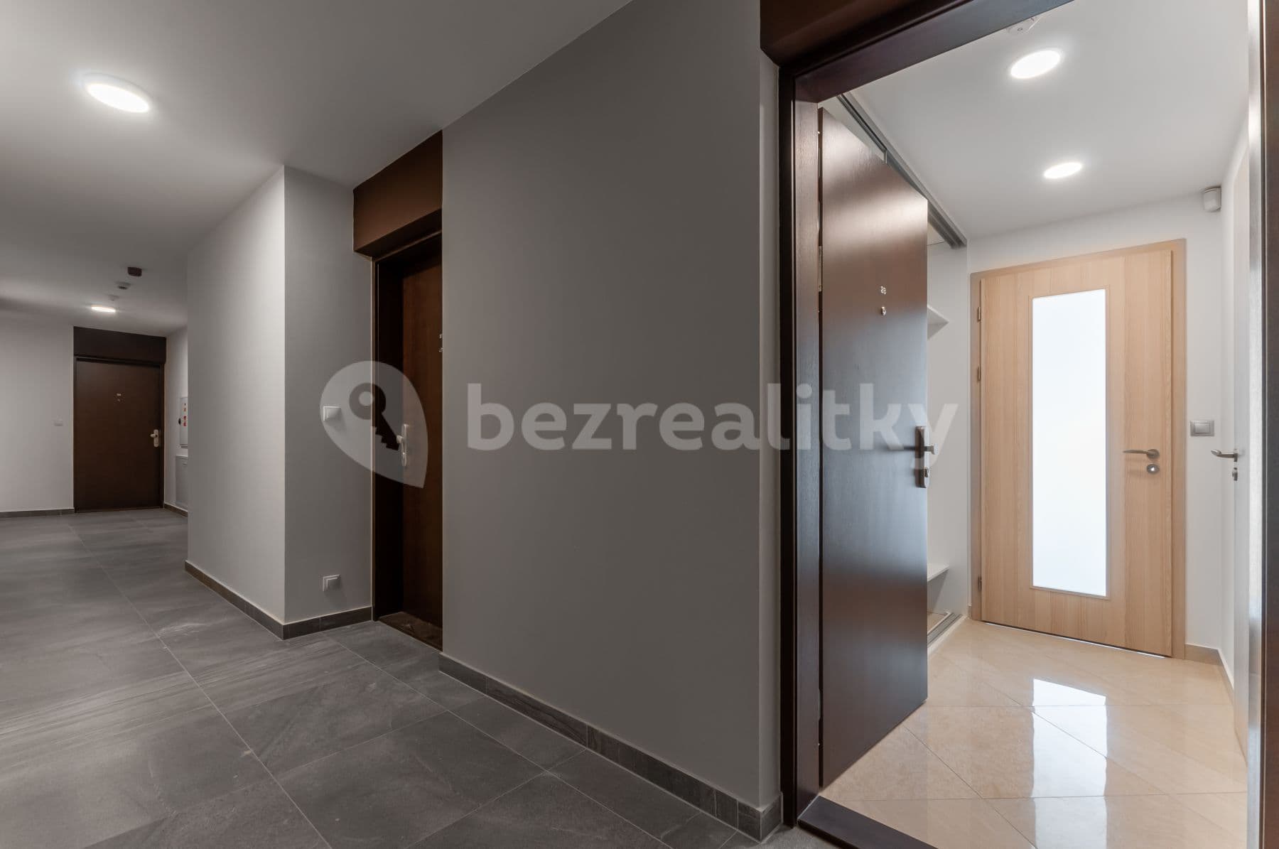 Prenájom bytu 1-izbový 28 m², Bassova, Praha, Praha