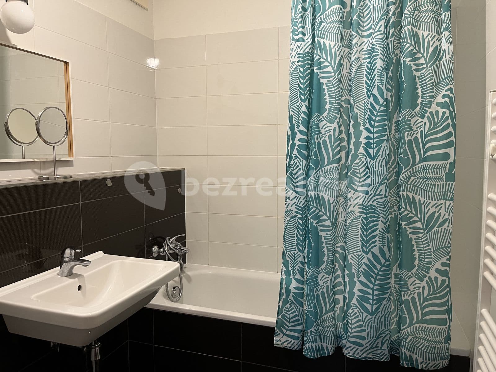 Prenájom bytu 2-izbový 62 m², Sousedíkova, Praha, Praha Prenájom bytu 2-izbový 62 m², Sousedíkova, Praha, Praha