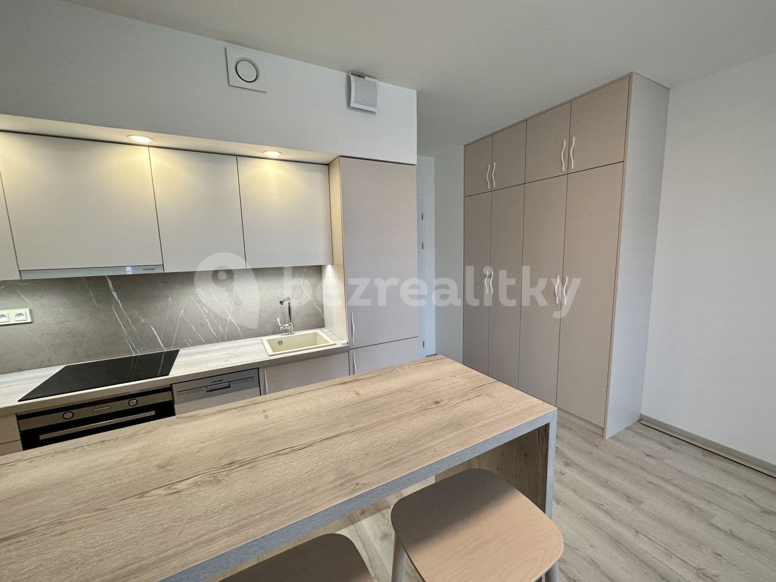Prenájom bytu 2-izbový 47 m², U Pergamenky, Praha, Praha Prenájom bytu 2-izbový 47 m², U Pergamenky, Praha, Praha