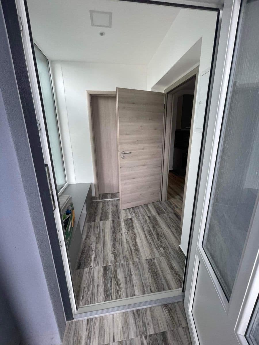 Prenájom bytu 1-izbový 28 m², Netolická, Praha, Praha Prenájom bytu 1-izbový 28 m², Netolická, Praha, Praha