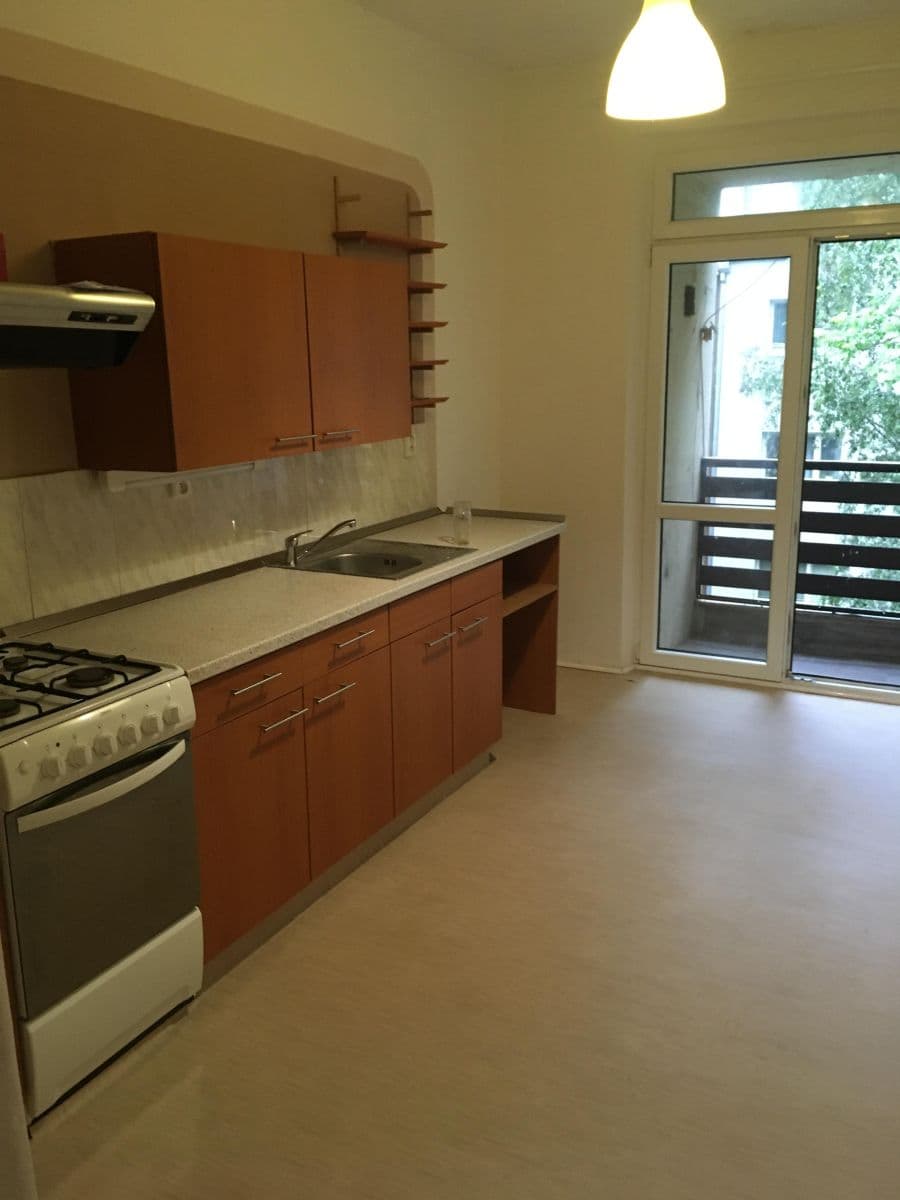 Prenájom bytu 2-izbový 77 m², Sdružení, Praha, Praha Prenájom bytu 2-izbový 77 m², Sdružení, Praha, Praha