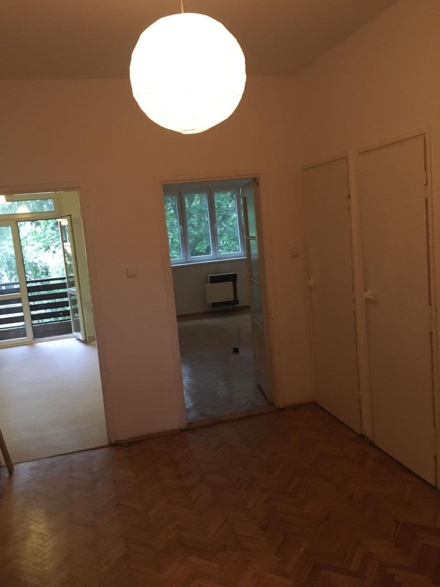 Prenájom bytu 2-izbový 77 m², Sdružení, Praha, Praha Prenájom bytu 2-izbový 77 m², Sdružení, Praha, Praha