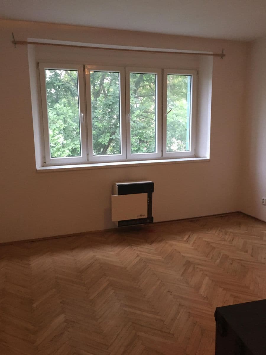 Prenájom bytu 2-izbový 77 m², Sdružení, Praha, Praha Prenájom bytu 2-izbový 77 m², Sdružení, Praha, Praha