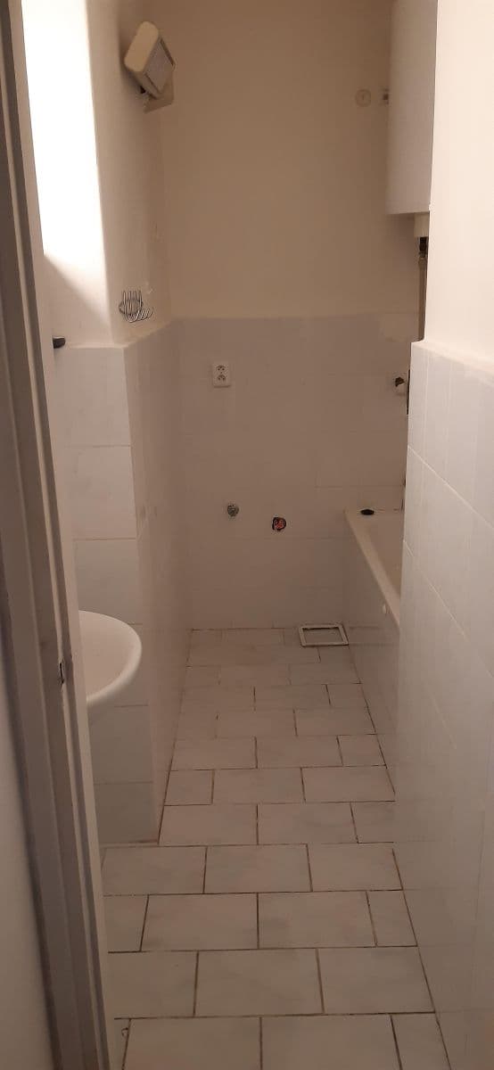 Prenájom bytu 2-izbový 77 m², Sdružení, Praha, Praha Prenájom bytu 2-izbový 77 m², Sdružení, Praha, Praha