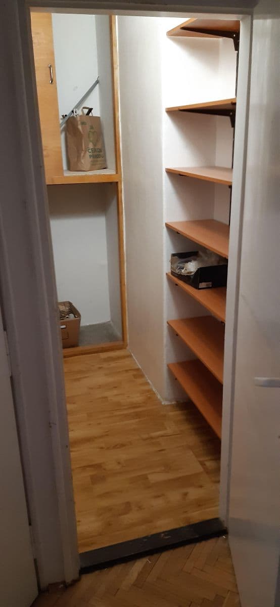 Prenájom bytu 2-izbový 77 m², Sdružení, Praha, Praha Prenájom bytu 2-izbový 77 m², Sdružení, Praha, Praha
