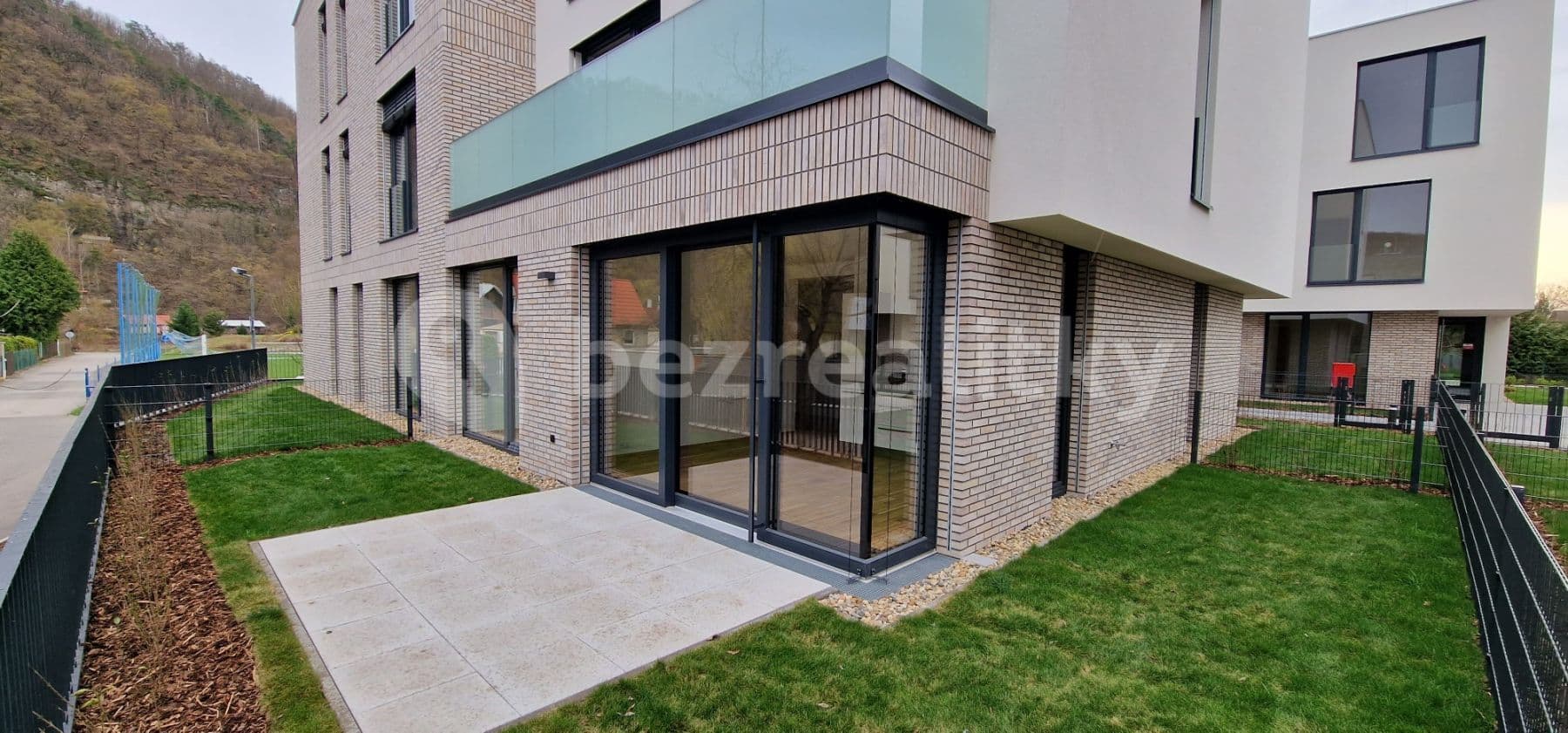 Prenájom bytu 2-izbový 51 m², Ke Hřišti, Černošice, Středočeský kraj Prenájom bytu 2-izbový 51 m², Ke Hřišti, Černošice, Středočeský kraj