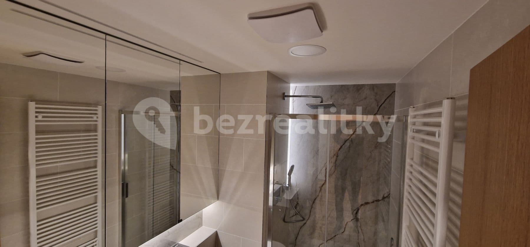 Prenájom bytu 2-izbový 51 m², Ke Hřišti, Černošice, Středočeský kraj Prenájom bytu 2-izbový 51 m², Ke Hřišti, Černošice, Středočeský kraj