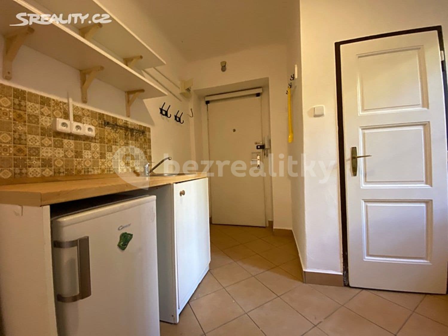 Prenájom bytu 1-izbový 28 m², Na Dolinách, Praha, Praha Prenájom bytu 1-izbový 28 m², Na Dolinách, Praha, Praha