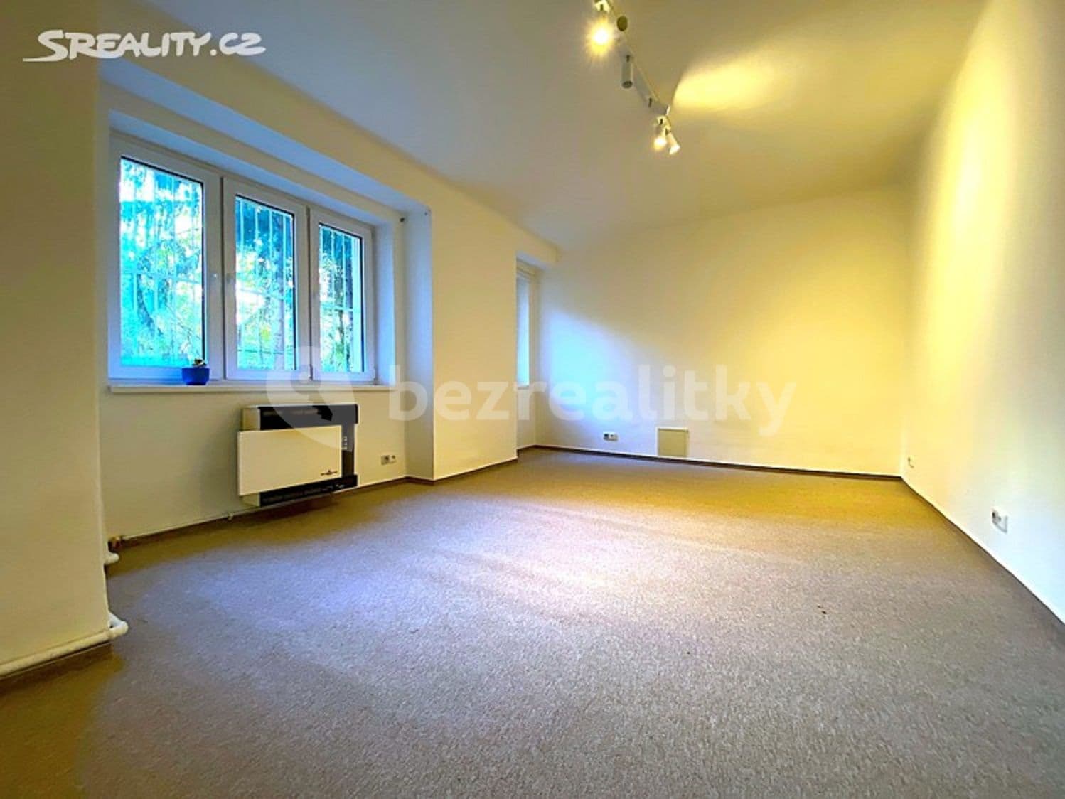 Prenájom bytu 1-izbový 28 m², Na Dolinách, Praha, Praha Prenájom bytu 1-izbový 28 m², Na Dolinách, Praha, Praha