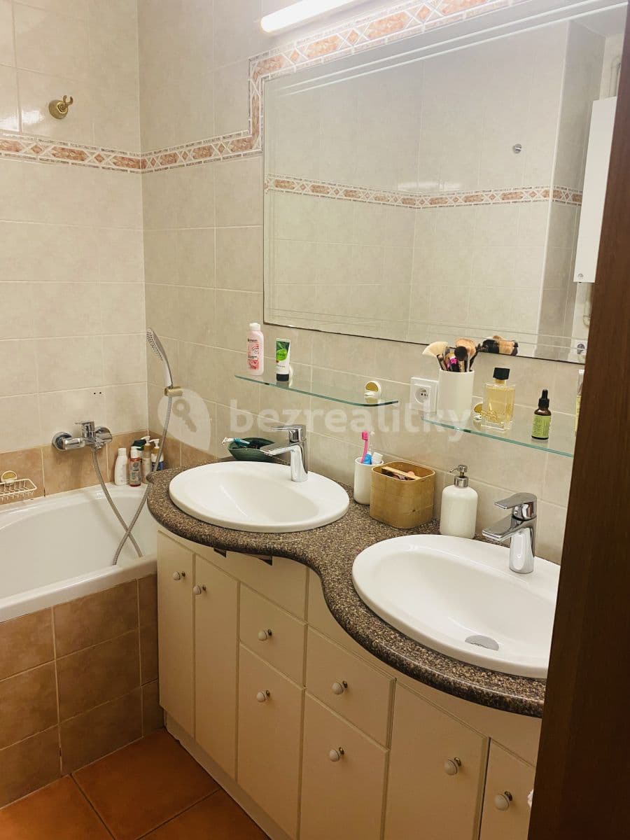 Prenájom bytu 3-izbový 63 m², Na Kavčí skále, Říčany, Středočeský kraj Prenájom bytu 3-izbový 63 m², Na Kavčí skále, Říčany, Středočeský kraj
