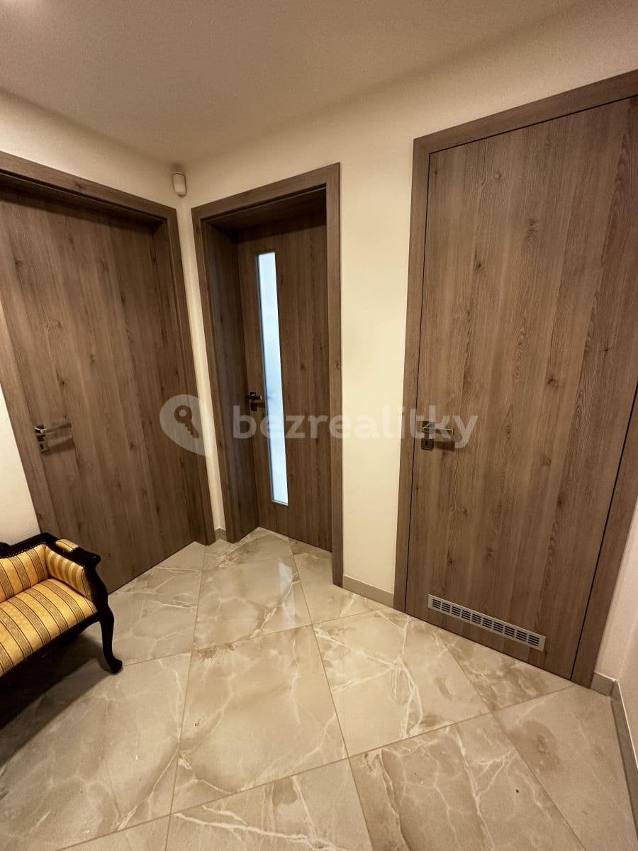 Prenájom bytu 2-izbový 83 m², Lučištníků, Praha, Praha Prenájom bytu 2-izbový 83 m², Lučištníků, Praha, Praha