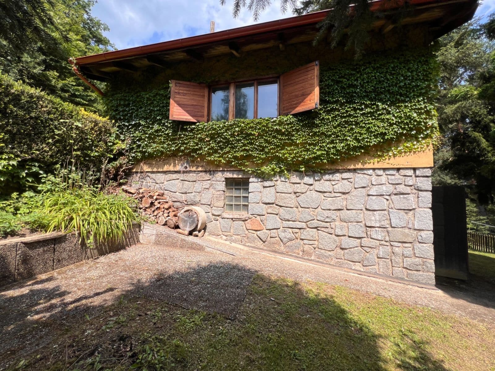 Predaj rekreačného objektu 72 m², pozemek 590 m², Slapy, Středočeský kraj Predaj rekreačného objektu 72 m², pozemek 590 m², Slapy, Středočeský kraj