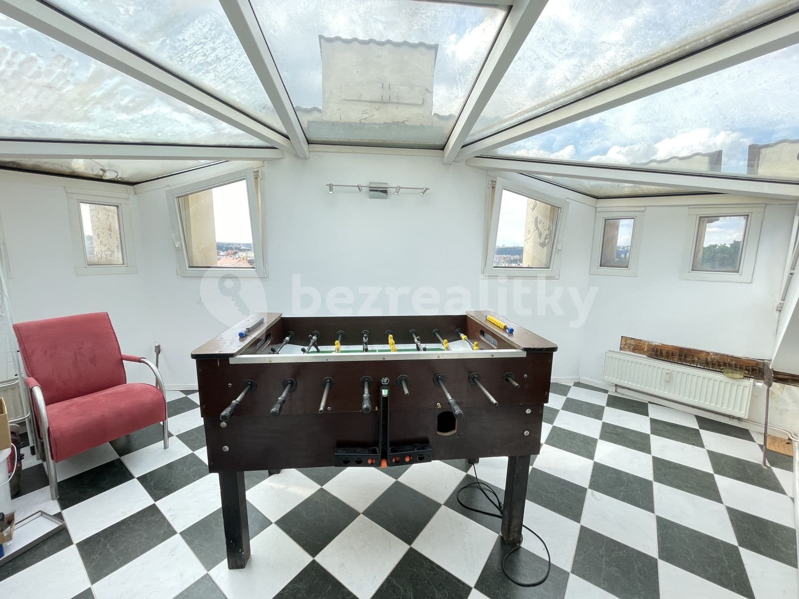 Prenájom bytu 4-izbový 189 m², Seifertova, Praha, Praha Prenájom bytu 4-izbový 189 m², Seifertova, Praha, Praha